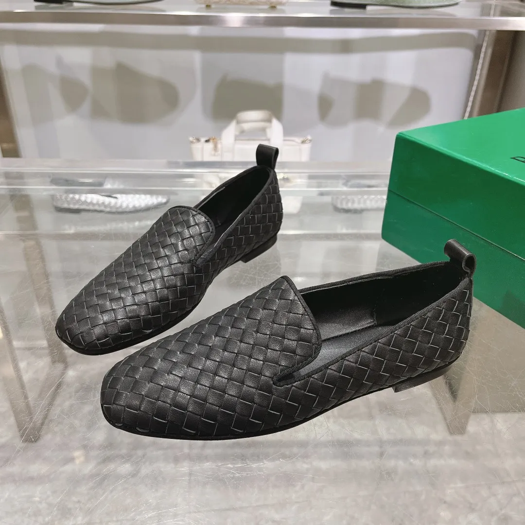 [BV] Top P: 760💰Size for couples: 35-44 (Female 40.41. Male 38 45. Customized and non-returnable) (Bottega Veneta) Genuine leather outsole classic woven beanie shoes, set of feet and heels for two wears Blessed are the little feet👣👣Comfortable casual shoes that can be worn all year round, made of imported first-layer sheepskin➕fine-quality sheepskin leather, imported sheepskin lining, luxury genuine leather outsole [rose][rose], Bottega Veneta is an Italian luxury brand. Made using traditional Italian leather craftsmanship. .